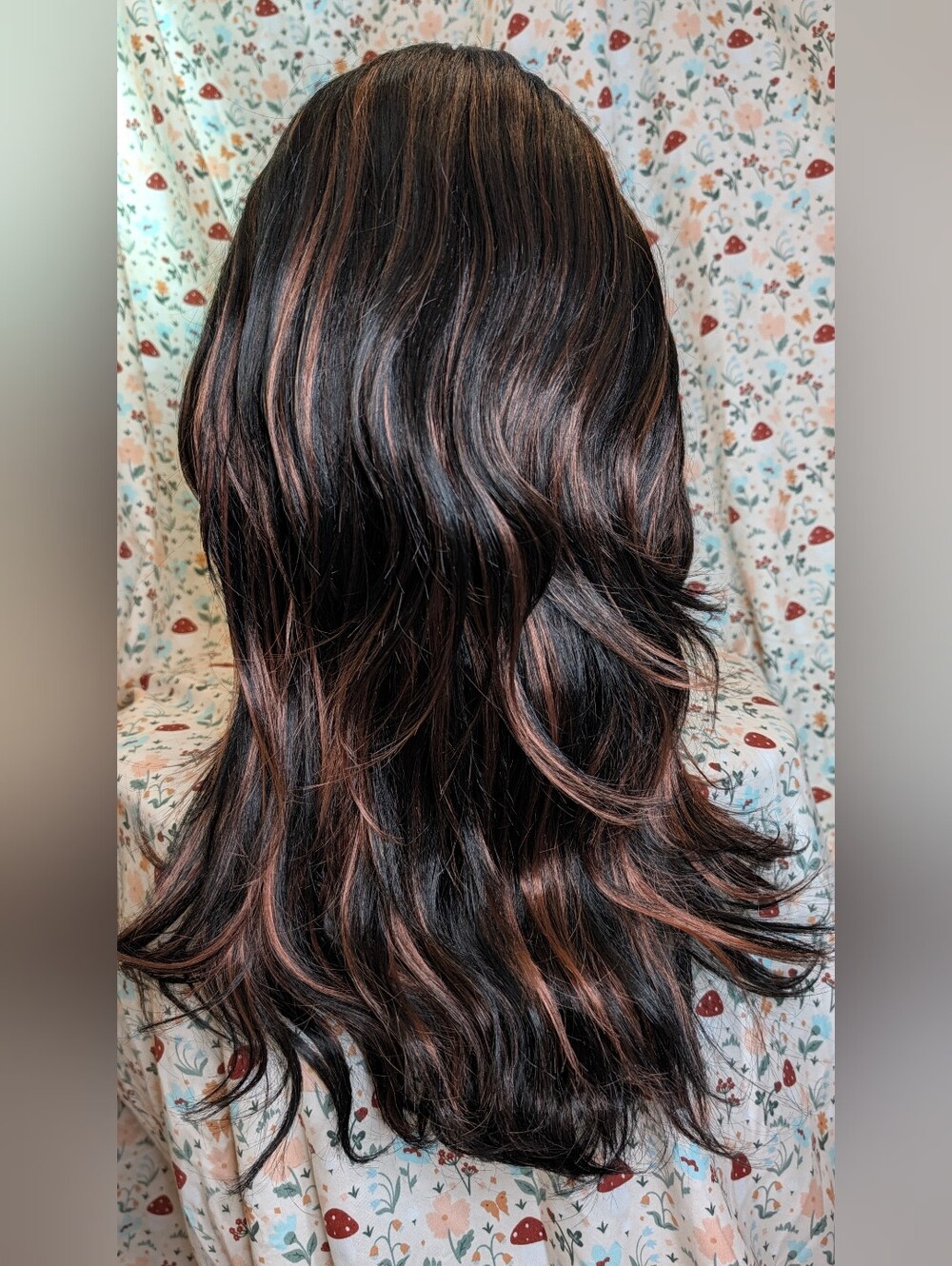 20" Yaki Wavy Wig Dark Brown With Highlights Synthetic NWT V-Part